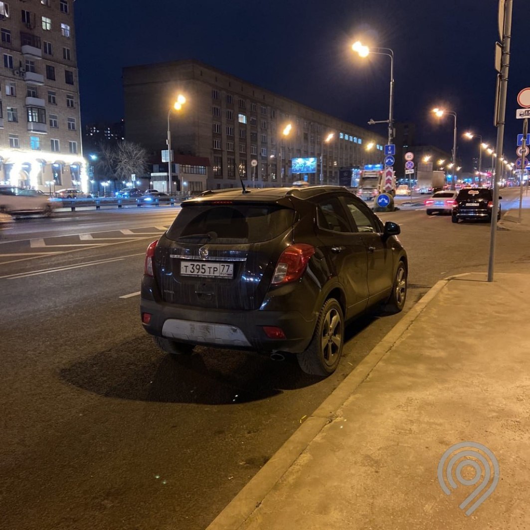 Остановка на магистрали может закончиться страшными последствиями —  водители рискуют своей и чужой жизнью - Единый Транспортный Портал