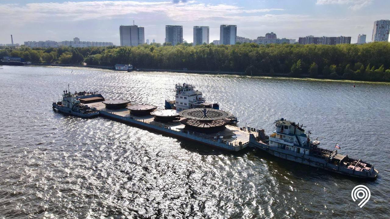 Ещё 4 инновационных причала для электросудов привезли в Москву